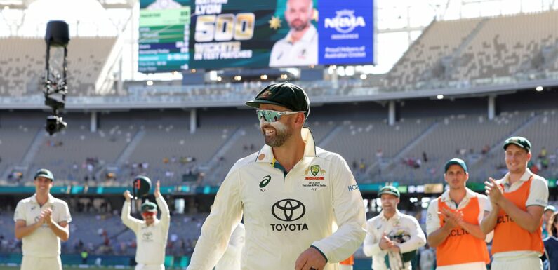 Nathan Lyon takes 500th Test wicket in Australia win over Pakistan