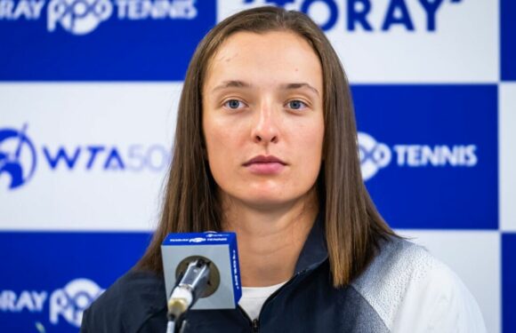 Iga Swiatek produces telling Wimbledon response when asked about career Slam