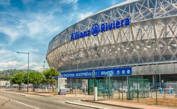 Ligue 1 star ‘threatens to jump off bridge’ as emergency services rush to scene