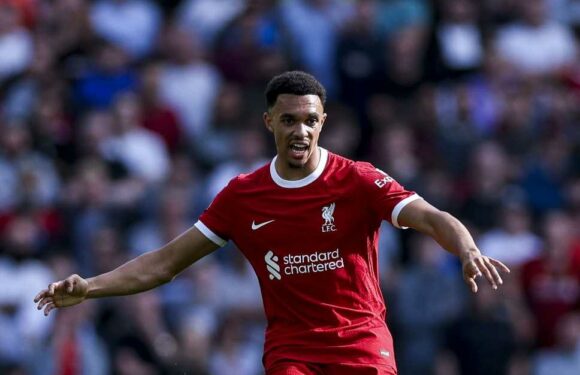 Jamie Carragher highlights key Manchester City v Liverpool battle