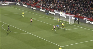 Ramsdale makes big howler as Arsenal fans say ‘that’s why you’re not number one’