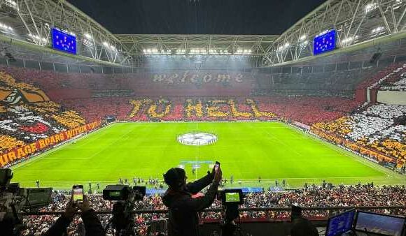 THE NOTEBOOK: Man United met with huge 'Welcome to Hell' collage