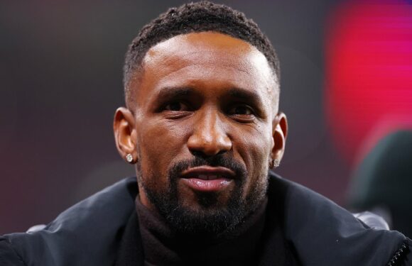 Tottenham legend Defoe takes part in Arsenal youth coaching session