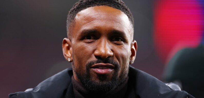 Tottenham legend Defoe takes part in Arsenal youth coaching session