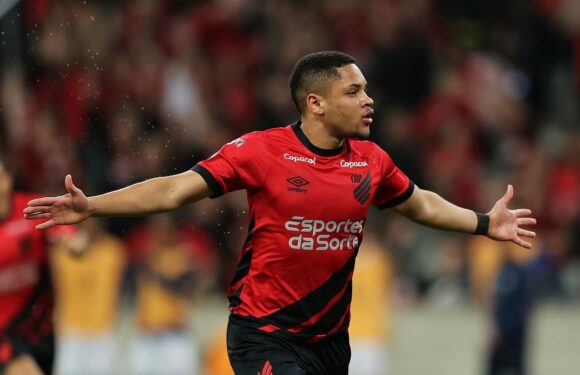 Barcelona 'move to bring in Vitor Roque in January'