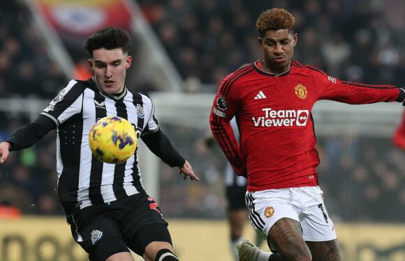 Erik ten Hag admits he will 'talk' to Marcus Rashford in private