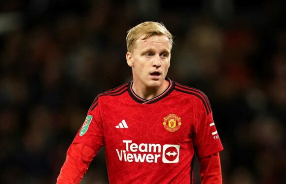 Man Utd midfielder Donny Van De Beek set for Eintracht Frankfurt loan in January