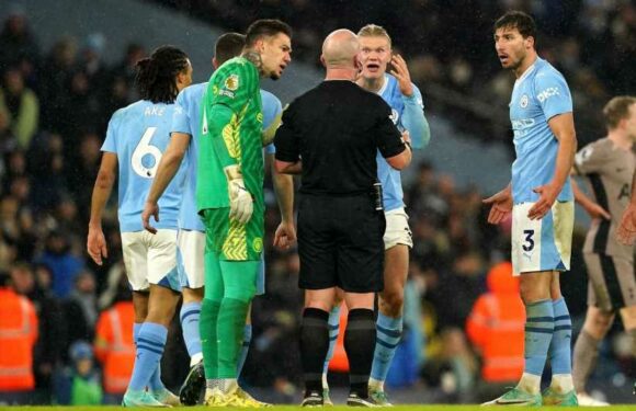 Manchester City receive heavy fine for surrounding referee against Tottenham