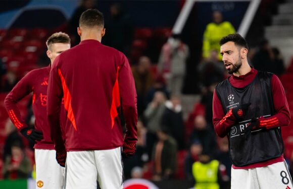 Manchester United players are mocked by Bayern Munich supporters