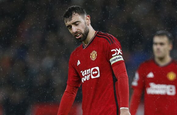 Michael Owen questions Bruno Fernandes after Anfield suspension