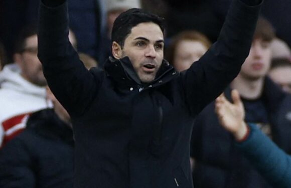 Mikel Arteta 'was WAVING at Gabriel Martinelli' after his booking