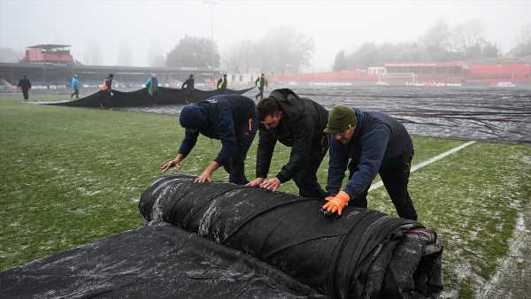 Scottish Premiership clash among ties called off as snow hits Britain