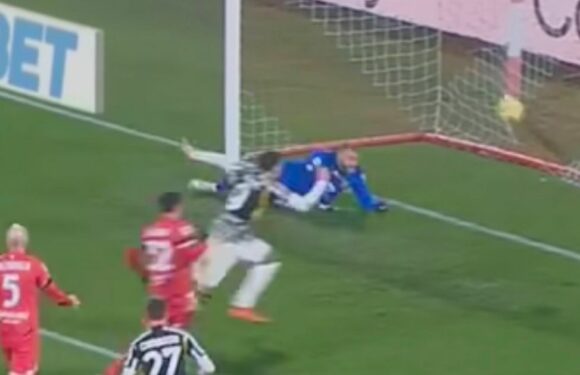 Serie A keeper makes ‘best double save you’ll see’ from Arsenal & Chelsea target